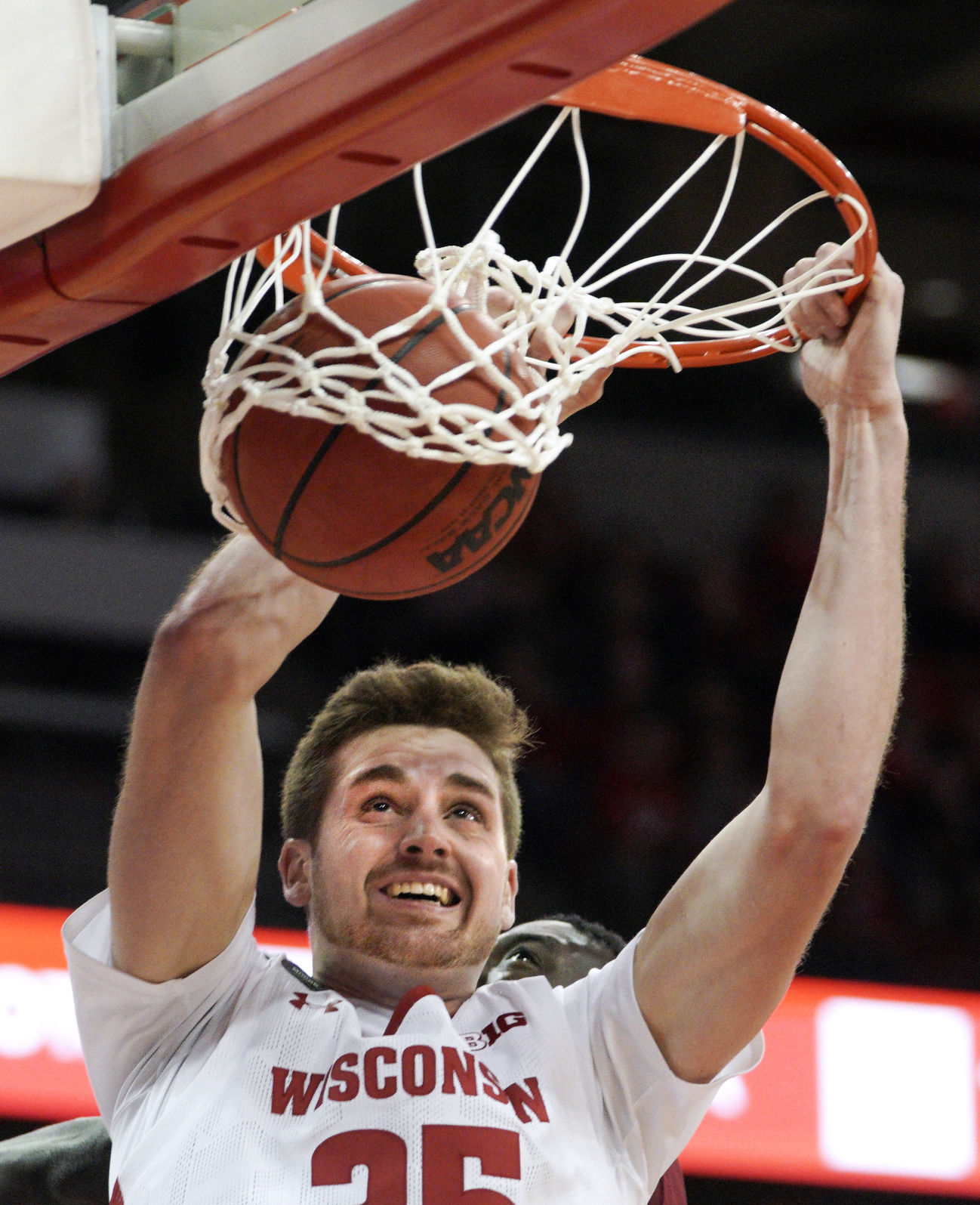 Badgers 65, Broncs 37